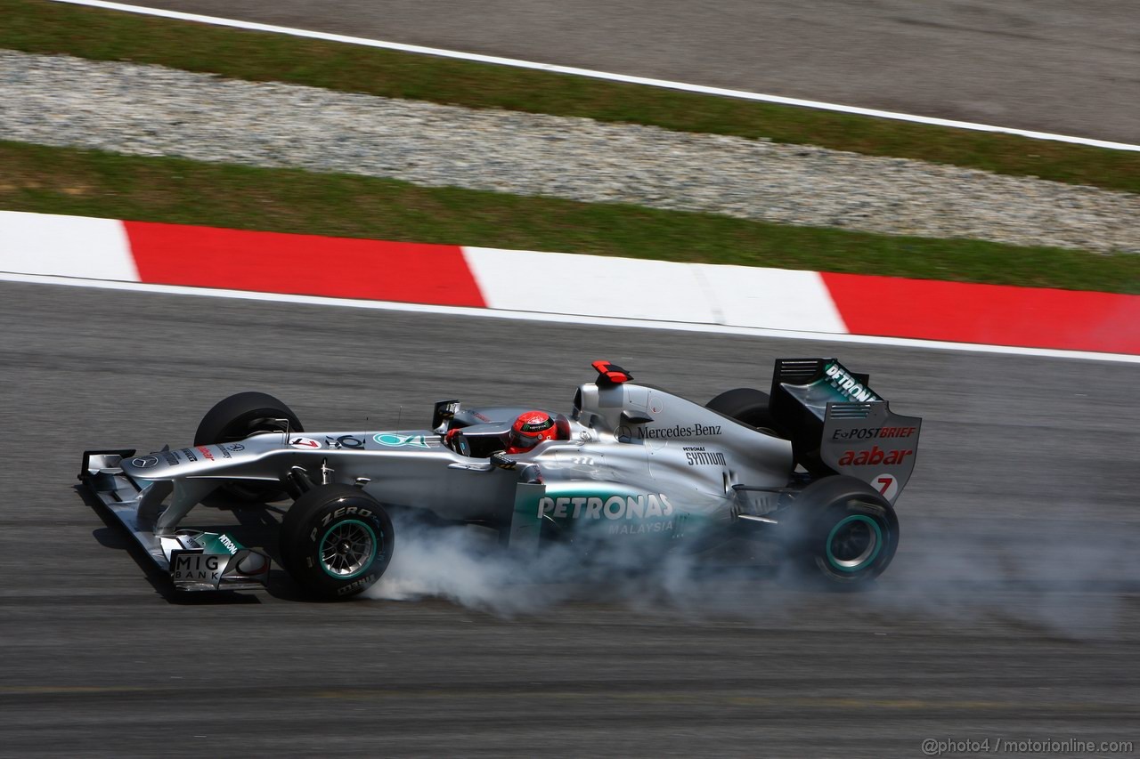 GP MALESIA, 08.04.2011- Prove Libere 2, Venerdi', Michael Schumacher (GER), Mercedes GP Petronas F1 Team, MGP W02