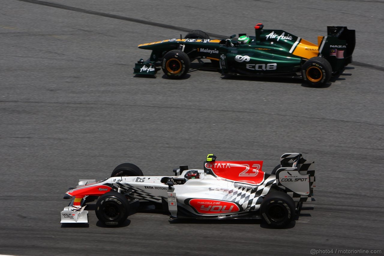 GP MALESIA, 08.04.2011- Prove Libere 2, Venerdi', Vitantonio Liuzzi (ITA), Hispania Racing F1 Team, HRT e Heikki Kovalainen (FIN), Team Lotus, TL11 