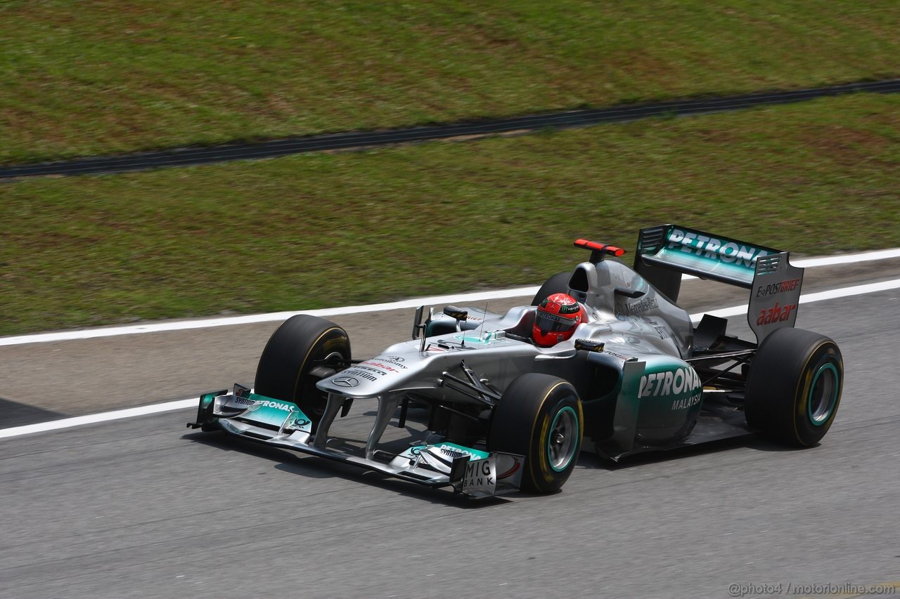 GP MALESIA, 08.04.2011- Prove Libere 2, Venerdi', Michael Schumacher (GER), Mercedes GP Petronas F1 Team, MGP W02
