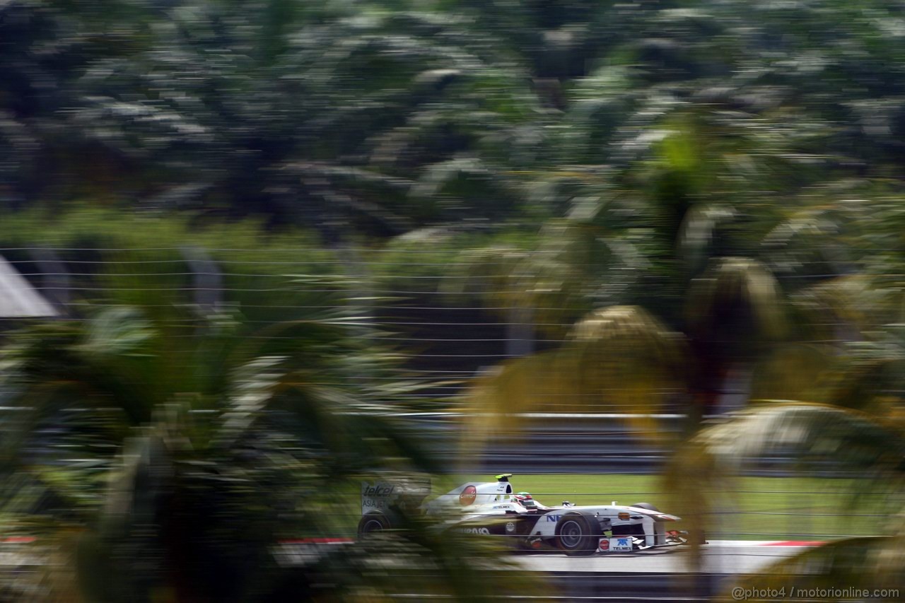GP MALESIA, 08.04.2011- Prove Libere 2, Venerdi', Sergio Pérez (MEX), Sauber F1 Team C30