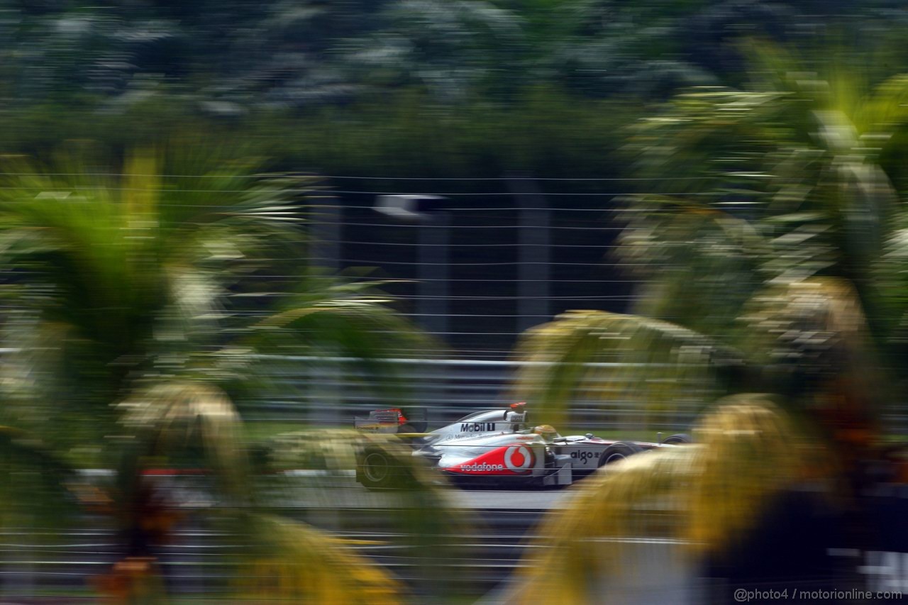 GP MALESIA, 08.04.2011- Prove Libere 2, Venerdi', Lewis Hamilton (GBR), McLaren Mercedes, MP4-26