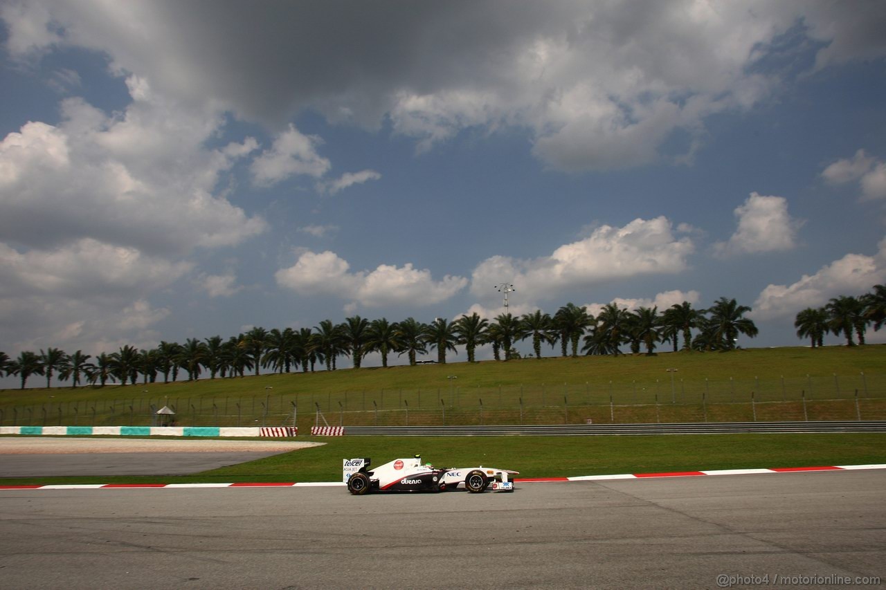 GP MALESIA, 08.04.2011- Prove Libere 2, Venerdi', Sergio Pérez (MEX), Sauber F1 Team C30