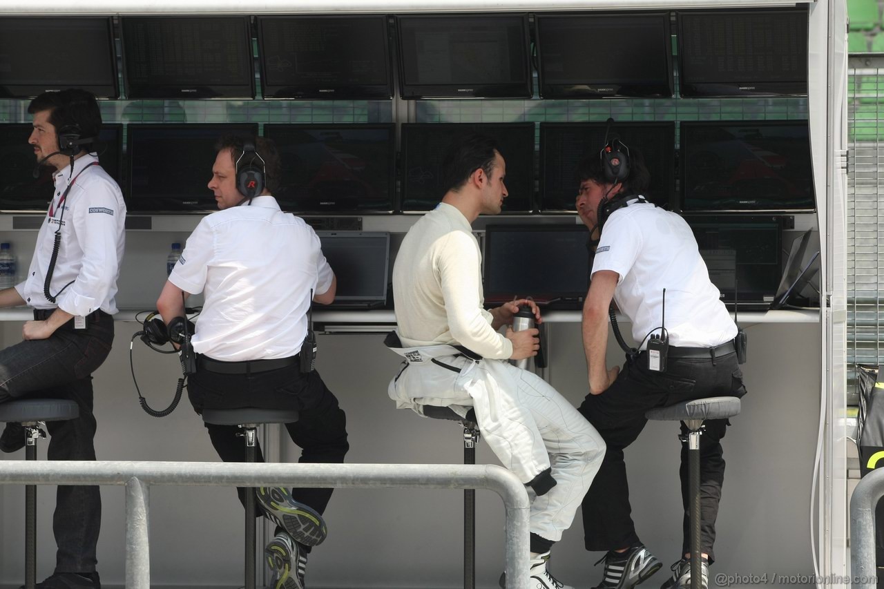 GP MALESIA, 08.04.2011- Prove Libere 2, Venerdi', Vitantonio Liuzzi (ITA), Hispania Racing F1 Team, HRT
