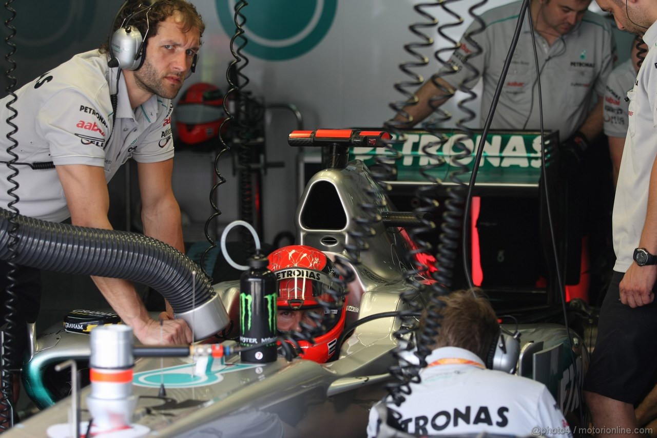 GP MALESIA, 08.04.2011- Prove Libere 2, Venerdi', Michael Schumacher (GER), Mercedes GP Petronas F1 Team, MGP W02