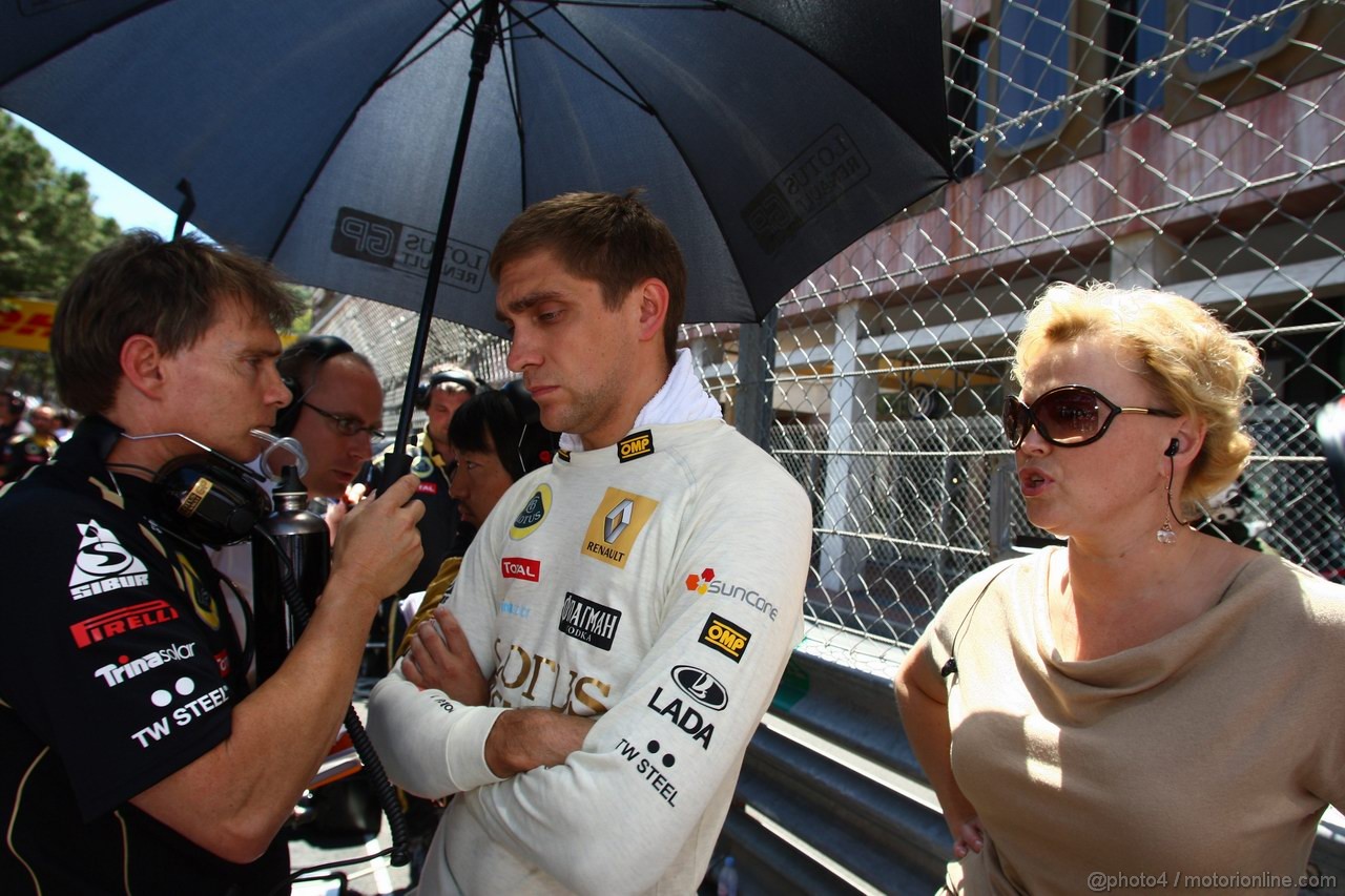 GP MONACO, 29.05.2011- Gara, Vitaly Petrov (RUS), Lotus Renault GP, R31 e his manager 