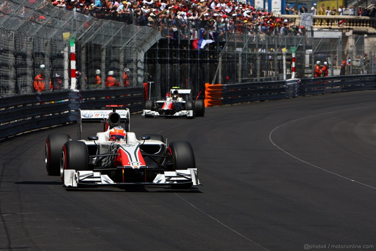 GP MONACO, 29.05.2011- Gara, Narain Karthikeyan (IND), Hispania Racing F1 Team, HRT davanti a Vitantonio Liuzzi (ITA), Hispania Racing F1 Team, HRT  