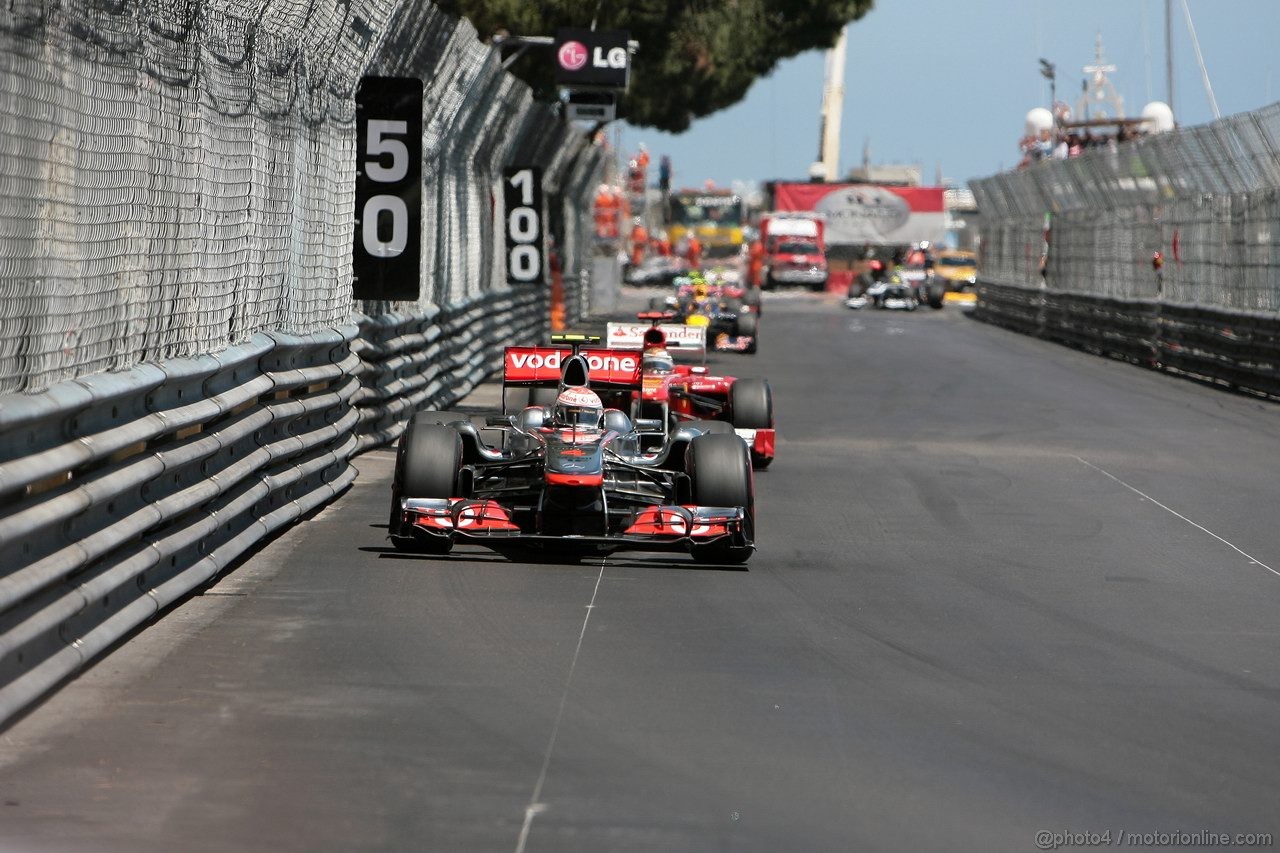 GP MONACO, 29.05.2011- Gara, Jenson Button (GBR), McLaren  Mercedes, MP4-26 davanti a Fernando Alonso (ESP), Ferrari, F-150 Italia 
