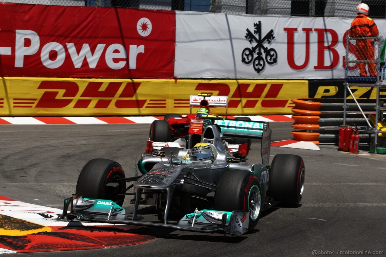 GP MONACO, 29.05.2011- Gara, Nico Rosberg (GER), Mercedes GP Petronas F1 Team, MGP W02 e Felipe Massa (BRA), Ferrari, F-150 Italia 