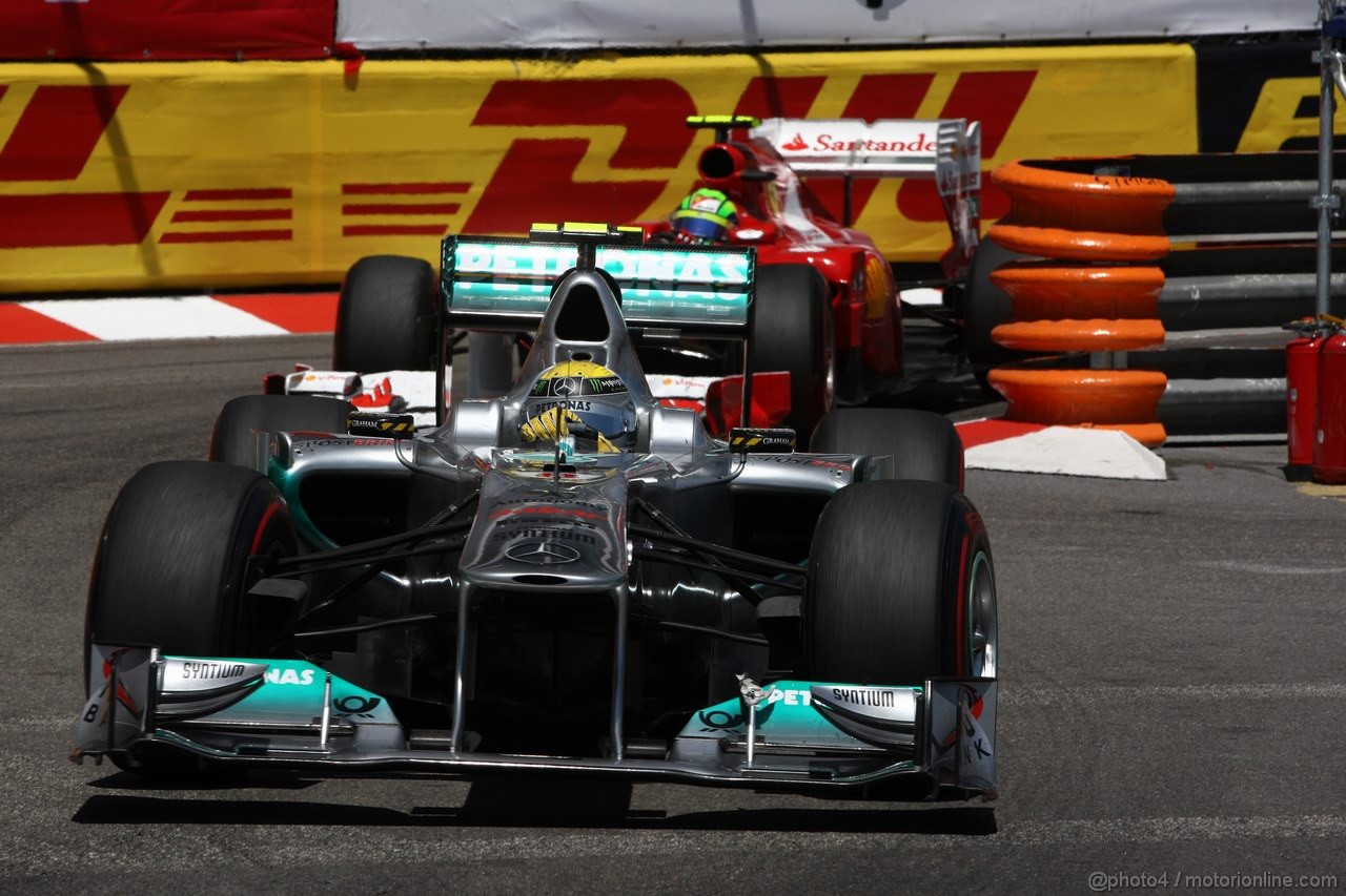 GP MONACO, 29.05.2011- Gara, Nico Rosberg (GER), Mercedes GP Petronas F1 Team, MGP W02 e Felipe Massa (BRA), Ferrari, F-150 Italia 
