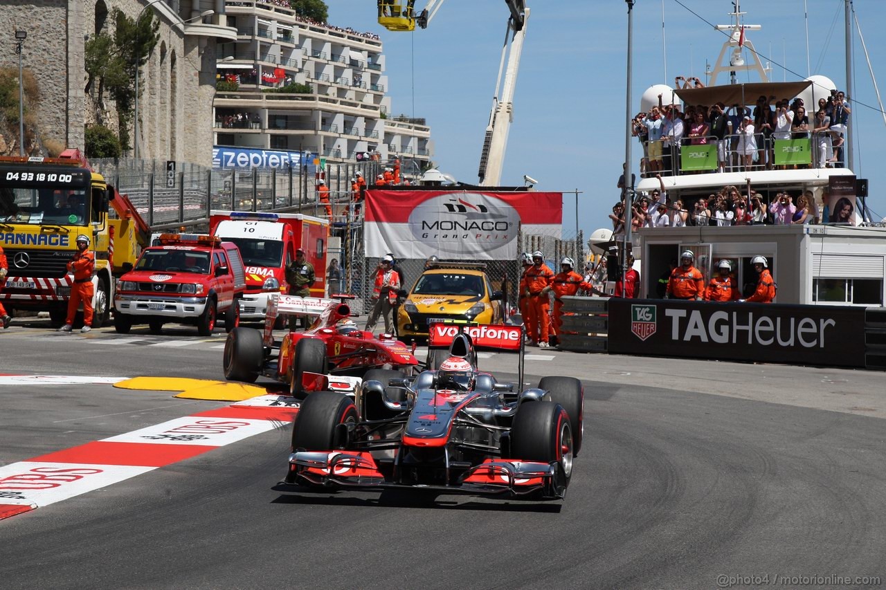 GP MONACO, 29.05.2011- Gara, Jenson Button (GBR), McLaren  Mercedes, MP4-26 e Fernando Alonso (ESP), Ferrari, F-150 Italia 