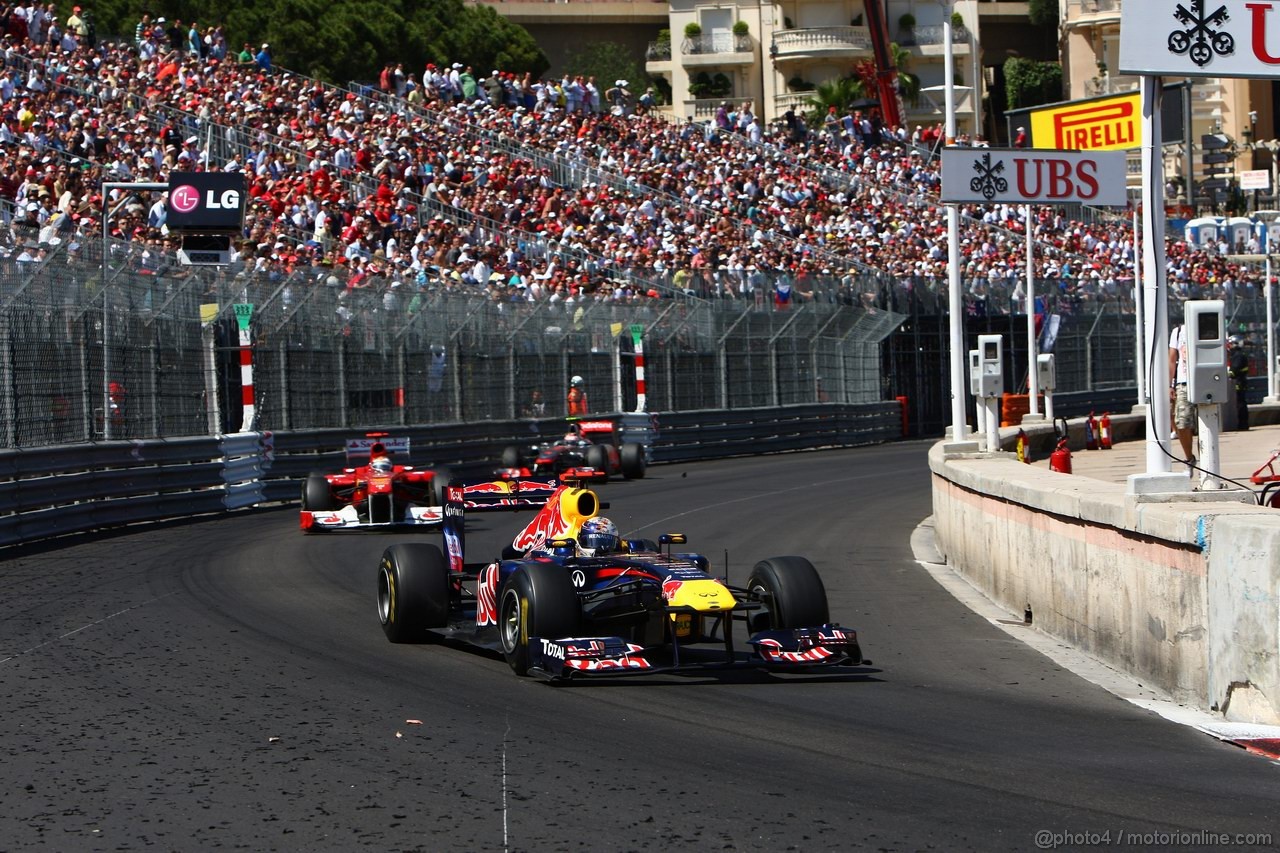GP MONACO, 29.05.2011- Gara, Sebastian Vettel (GER), Red Bull Racing, RB7 davanti a Fernando Alonso (ESP), Ferrari, F-150 Italia e Jenson Button (GBR), McLaren  Mercedes, MP4-26 