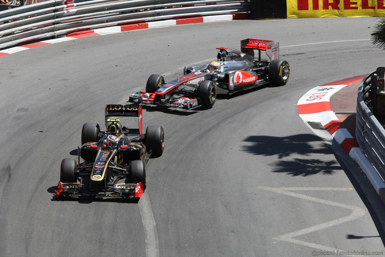 GP MONACO, 29.05.2011- Gara, Vitaly Petrov (RUS), Lotus Renault GP, R31 e Lewis Hamilton (GBR), McLaren  Mercedes, MP4-26 