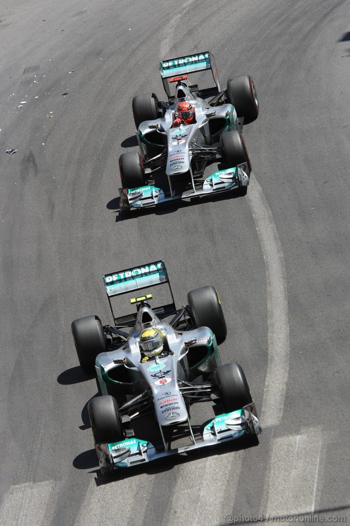 GP MONACO, 29.05.2011- Gara, Nico Rosberg (GER), Mercedes GP Petronas F1 Team, MGP W02 e Michael Schumacher (GER), Mercedes GP Petronas F1 Team, MGP W02 