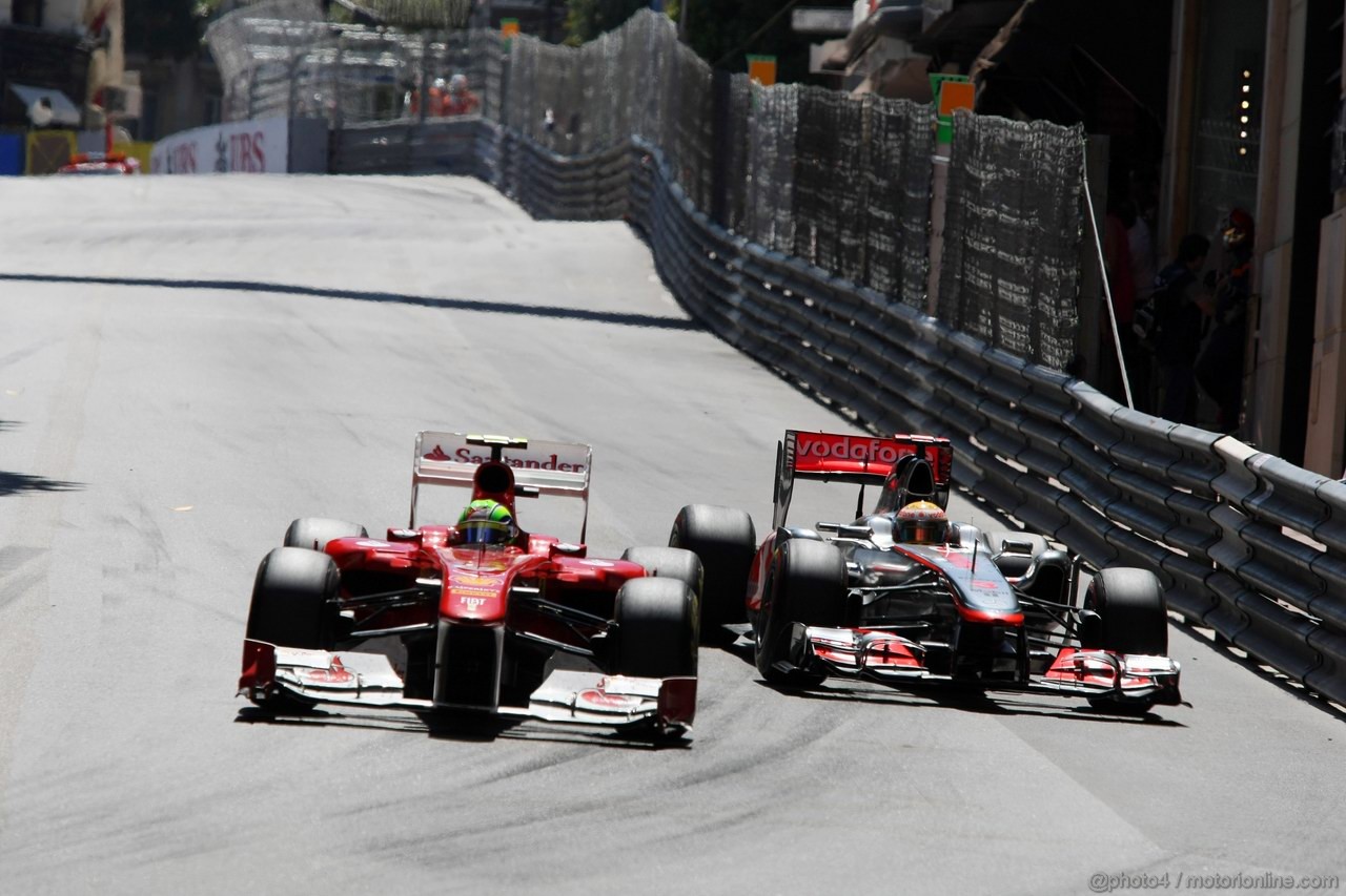 GP MONACO, 29.05.2011- Gara, Felipe Massa (BRA), Ferrari, F-150 Italia e Lewis Hamilton (GBR), McLaren  Mercedes, MP4-26 