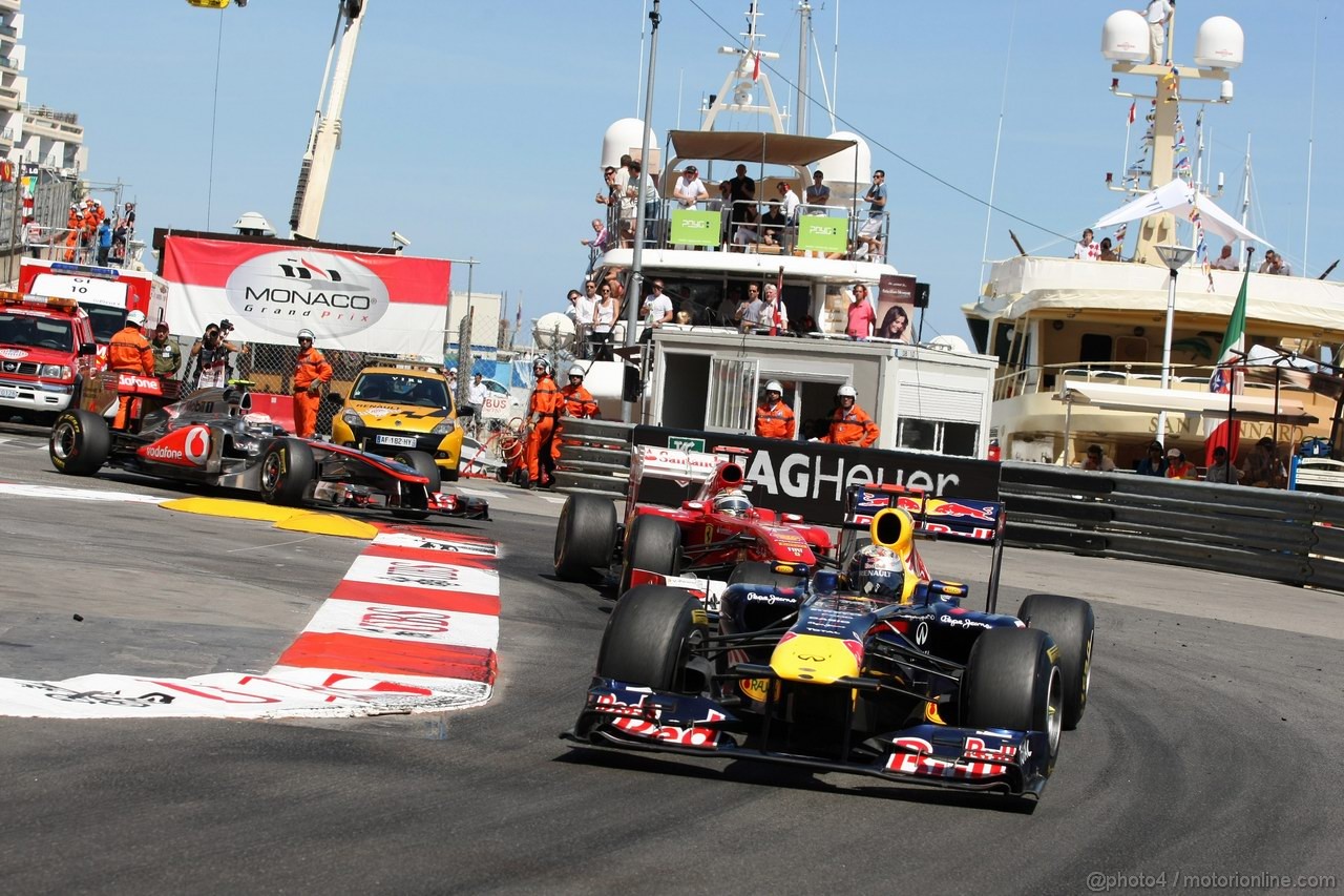 GP MONACO, 29.05.2011- Gara, Sebastian Vettel (GER), Red Bull Racing, RB7 davanti a Fernando Alonso (ESP), Ferrari, F-150 Italia e Jenson Button (GBR), McLaren  Mercedes, MP4-26 
