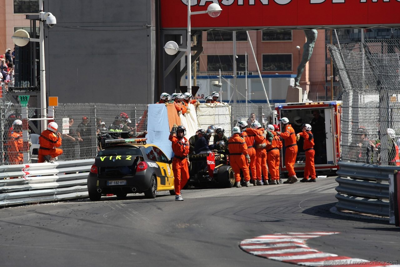 GP MONACO, 29.05.2011- Gara, Vitaly Petrov (RUS), Lotus Renault GP, R31 crash 