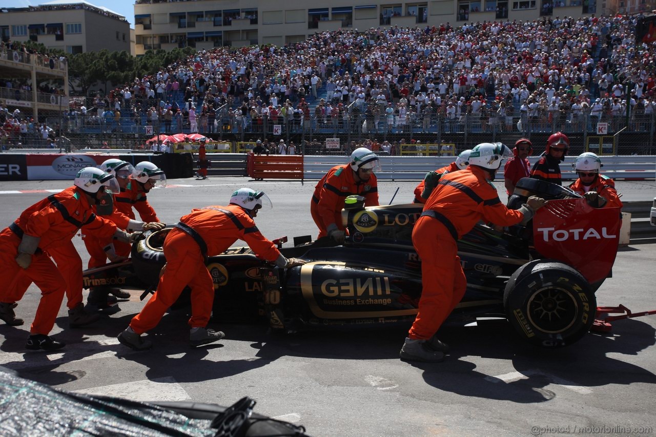 GP MONACO, 29.05.2011- Gara, Vitaly Petrov (RUS), Lotus Renault GP, R31 crash 