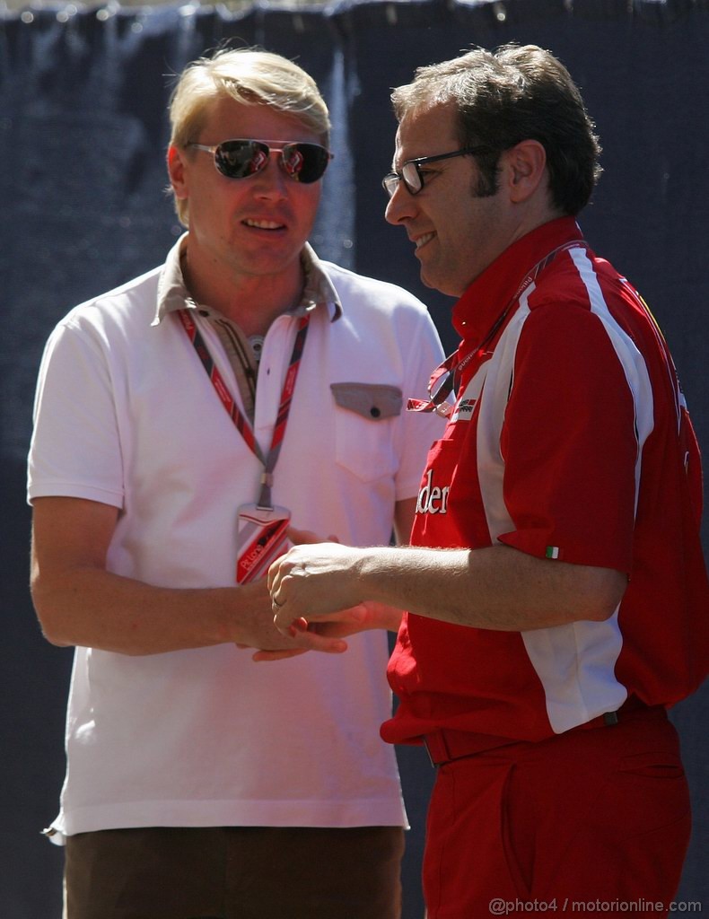 GP MONACO, 29.05.2011- Gara, Mika Hakkinen (FIN), ex F1 driver e Stefano Domenicali (ITA), Team Principal 