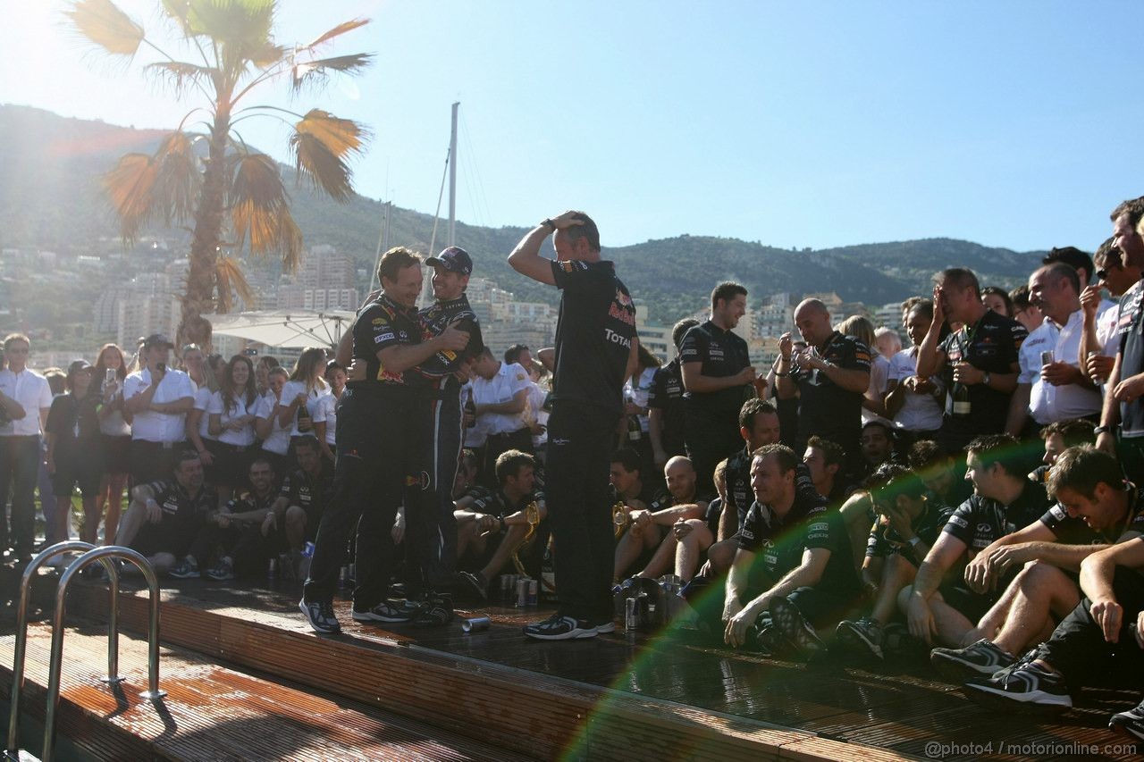 GP MONACO, 29.05.2011- Festeggiamenti, Sebastian Vettel (GER), Red Bull Racing, RB7 vincitore e Christian Horner (GBR), Red Bull Racing, Sporting Director 