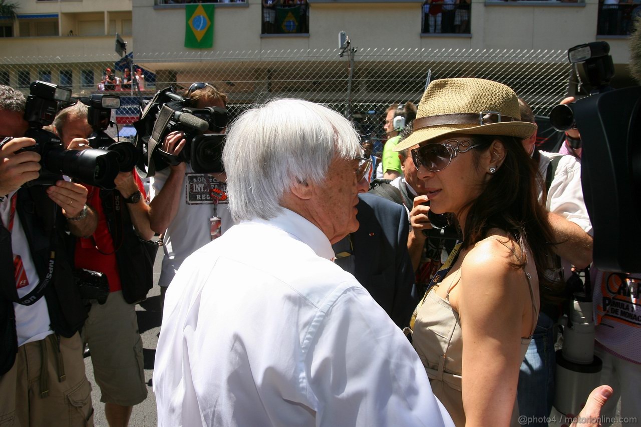 GP MONACO, 29.05.2011- Gara, Bernie Ecclestone (GBR), President e CEO of Formula One Management  e Michelle Yeoh, wife of Jean Todt (FRA) 