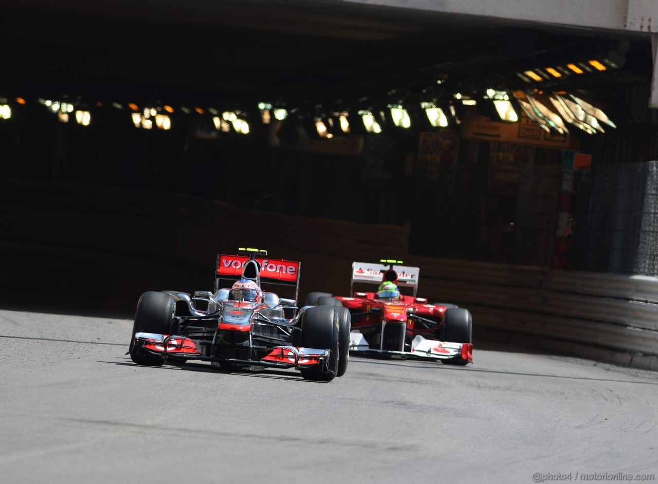 GP MONACO, 26.05.2011- First Practice Session, Jenson Button (GBR), McLaren  Mercedes, MP4-26 davanti a Felipe Massa (BRA), Ferrari, F-150 Italia 