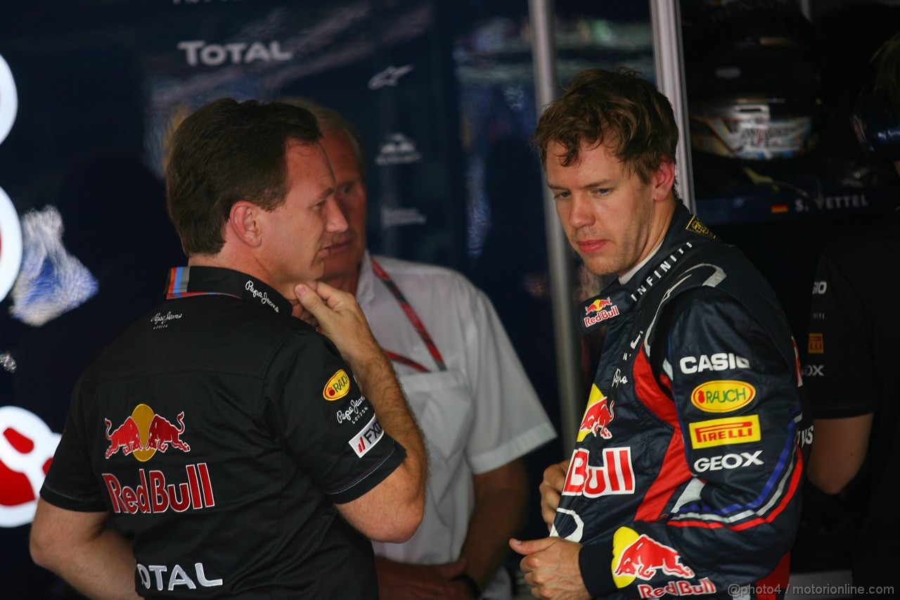GP MONACO, 26.05.2011- Second Practice Session, Christian Horner (GBR), Red Bull Racing, Sporting Director e Sebastian Vettel (GER), Red Bull Racing, RB7 