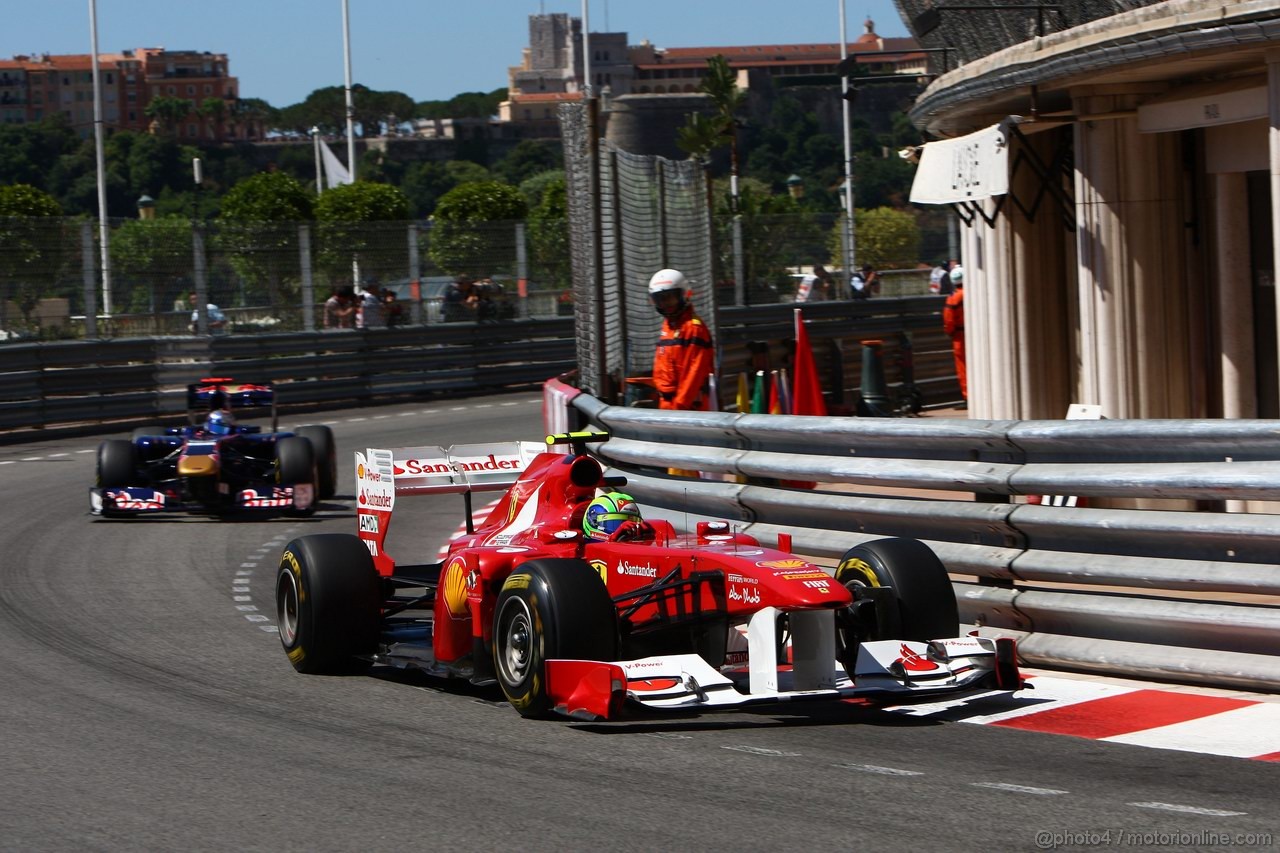 GP MONACO, 28.05.2011- Prove Libere 3, Sabato, Felipe Massa (BRA), Ferrari, F-150 Italia davanti a Sébastien Buemi (SUI), Scuderia Toro Rosso, STR6 