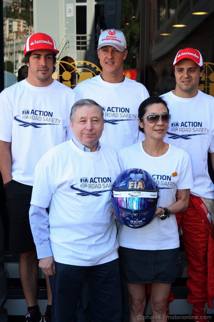 GP MONACO, 28.05.2011- Prove Libere 3, Sabato, Jarno Trulli (ITA), Team Lotus, TL11 e sua moglie Michelle Yeoh with Fernando Alonso (ESP), Ferrari, F-150 Italia, Michael Schumacher (GER), Mercedes GP Petronas F1 Team, MGP W02 e Felipe Massa (BRA), Ferrari, F-150 Italia 
