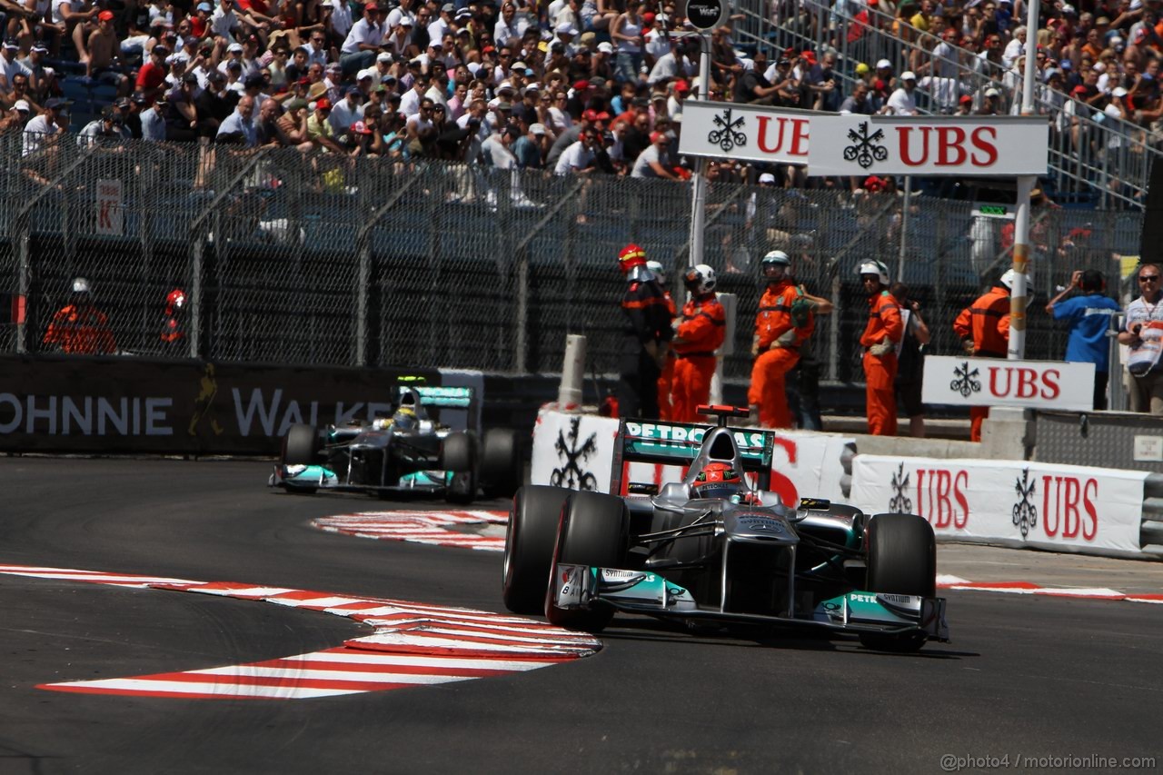 GP MONACO, 28.05.2011- Qualifiche, Michael Schumacher (GER), Mercedes GP Petronas F1 Team, MGP W02 davanti a Nico Rosberg (GER), Mercedes GP Petronas F1 Team, MGP W02 