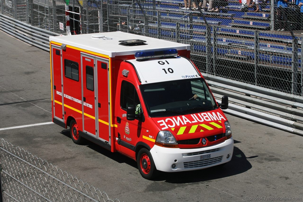 GP MONACO, 28.05.2011- Qualifiche, Sergio Pérez (MEX), Sauber F1 Team C30 going to hospital after the crash 