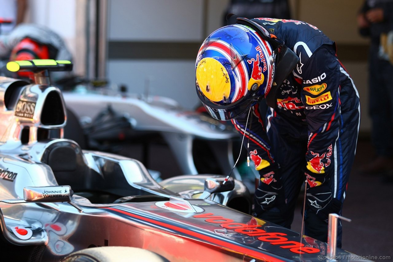 GP MONACO, 28.05.2011- Qualifiche, Mark Webber (AUS), Red Bull Racing, RB7 looking at the  McLaren  Mercedes, MP4-26 of Jenson Button (GBR), McLaren  Mercedes, MP4-26 