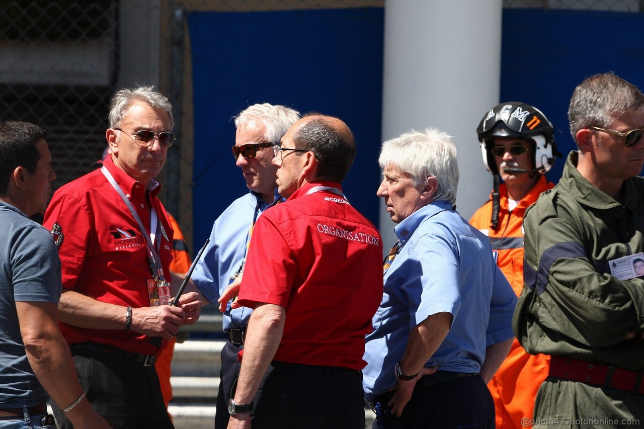 GP MONACO, 28.05.2011- Qualifiche, Charlie Whiting (GBR), Gara director e safety delegate  after the crash of Sergio Pérez (MEX), Sauber F1 Team C30 