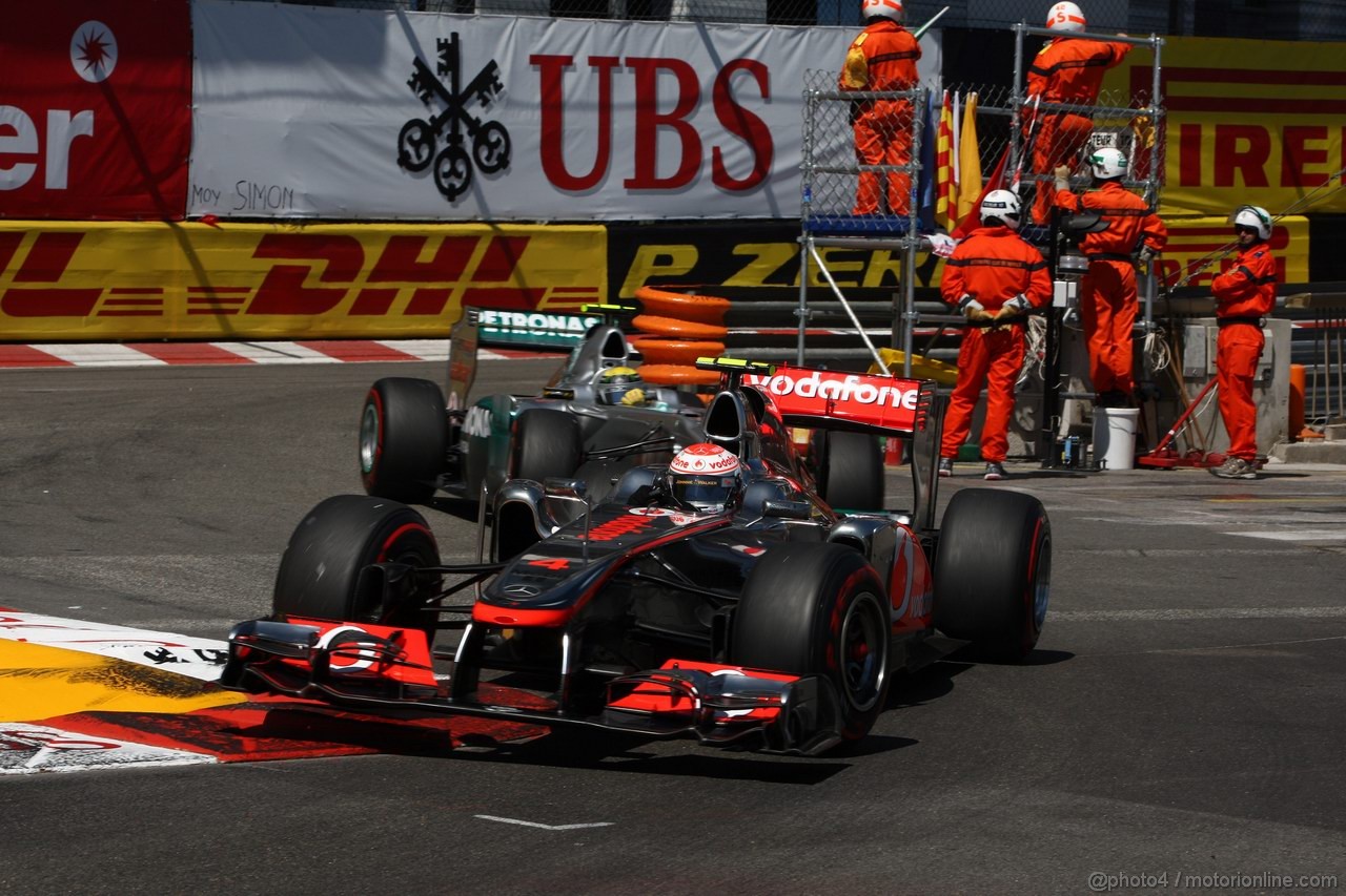 GP MONACO, 28.05.2011- Qualifiche, Jenson Button (GBR), McLaren  Mercedes, MP4-26 e Nico Rosberg (GER), Mercedes GP Petronas F1 Team, MGP W02 