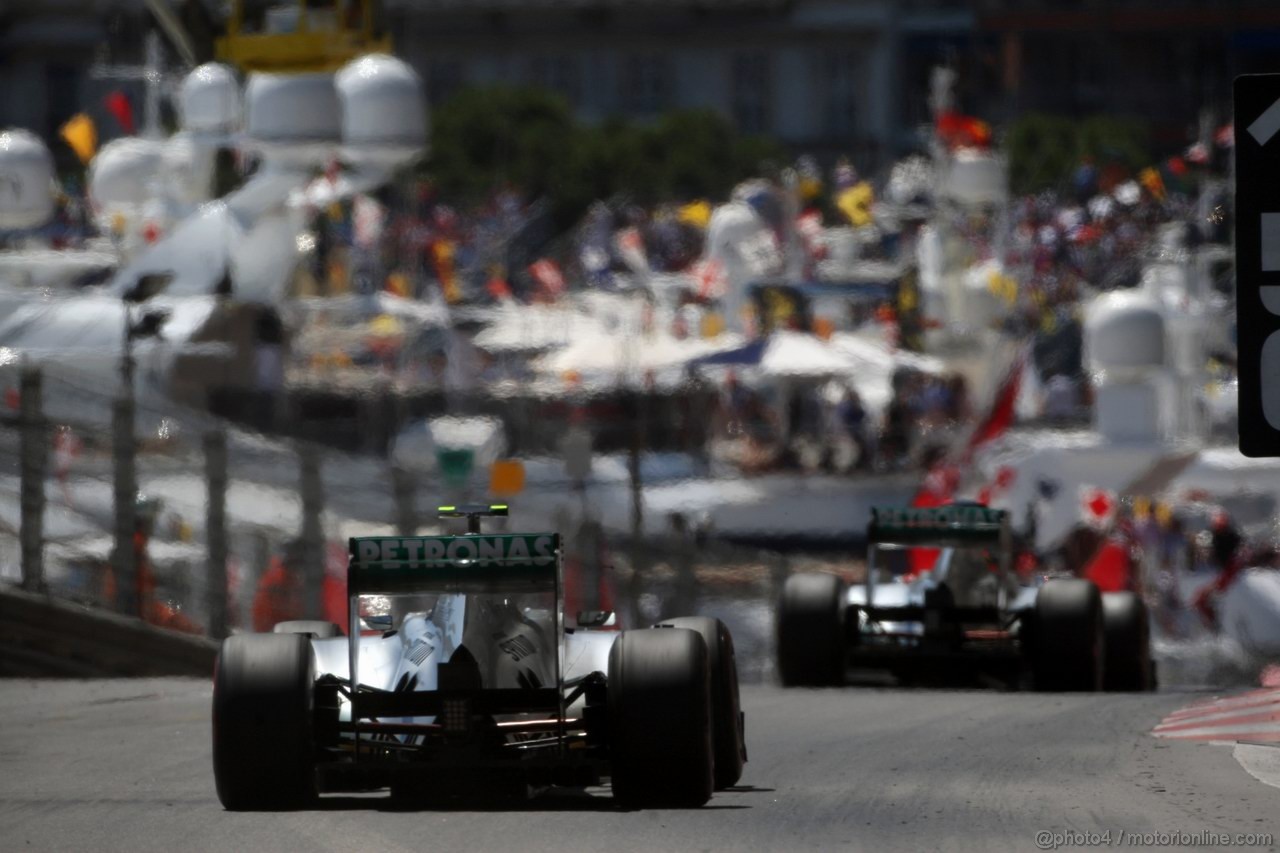 GP MONACO, 28.05.2011- Qualifiche, Nico Rosberg (GER), Mercedes GP Petronas F1 Team, MGP W02 e Michael Schumacher (GER), Mercedes GP Petronas F1 Team, MGP W02 