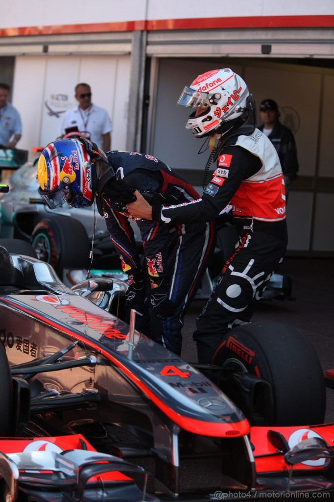 GP MONACO, 28.05.2011- Qualifiche, Mark Webber (AUS), Red Bull Racing, RB7 e Jenson Button (GBR), McLaren  Mercedes, MP4-26 