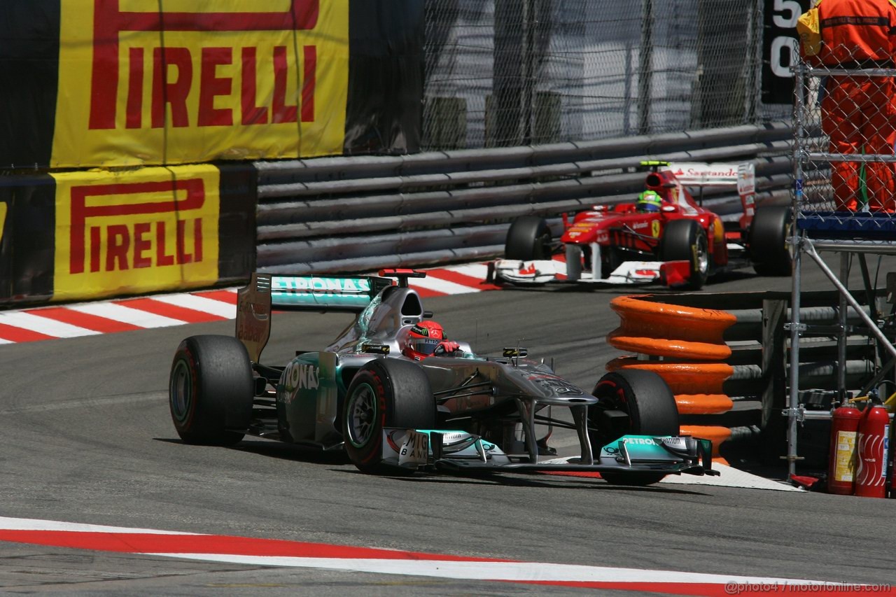 GP MONACO, 28.05.2011- Michael Schumacher (GER), Mercedes GP Petronas F1 Team, MGP W02 davanti a Felipe Massa (BRA), Ferrari, F-150 Italia 