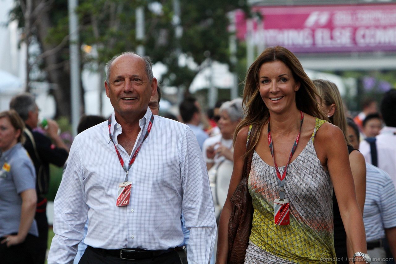 GP SINGAPORE, 25.09.2011- Ron Dennis (GBR), Ex McLaren Mercedes, Chairman e Chief Executive Officer e Domenica