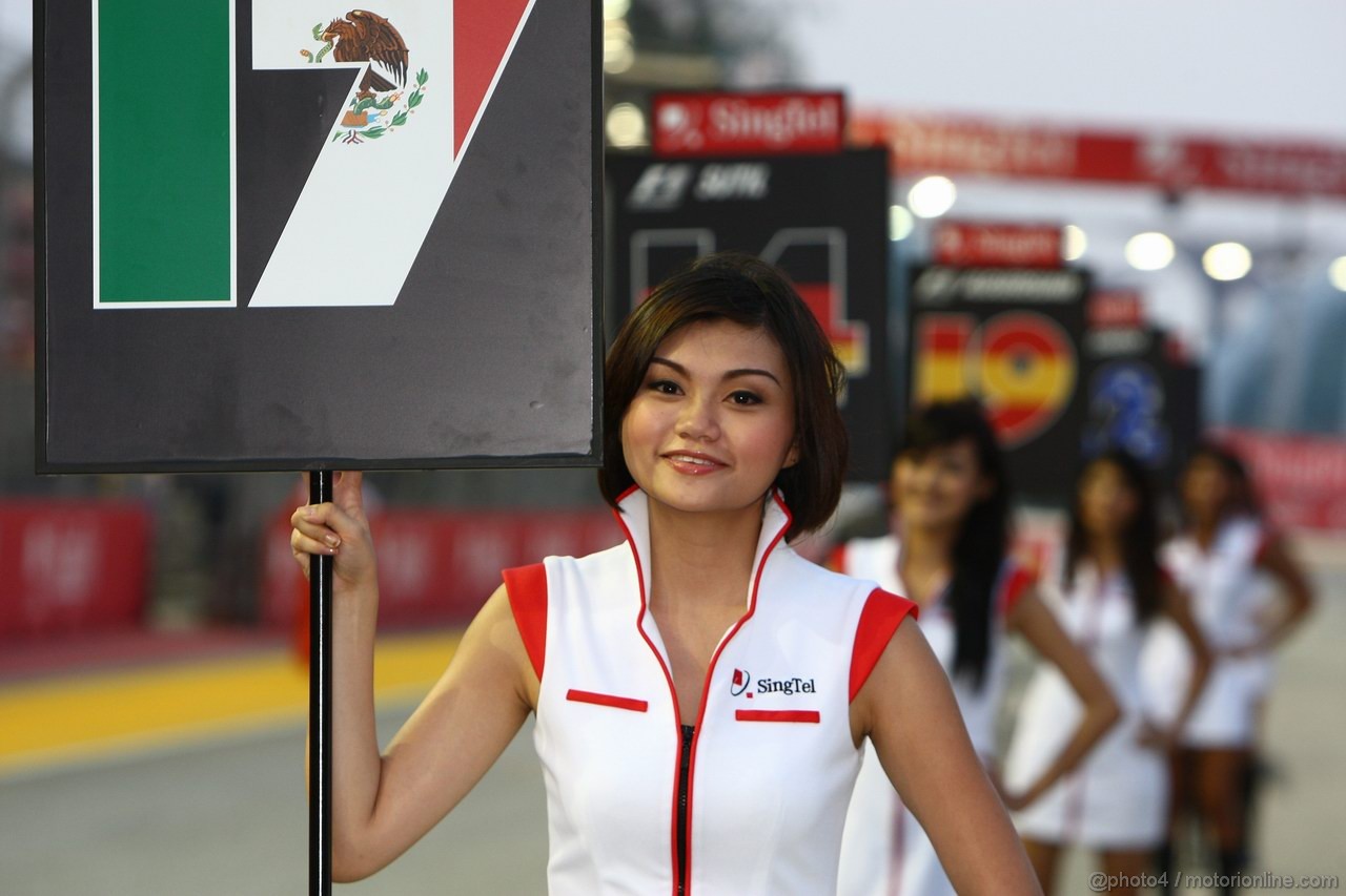 GP SINGAPORE, 25.09.2011- grid girl, pitbabess 