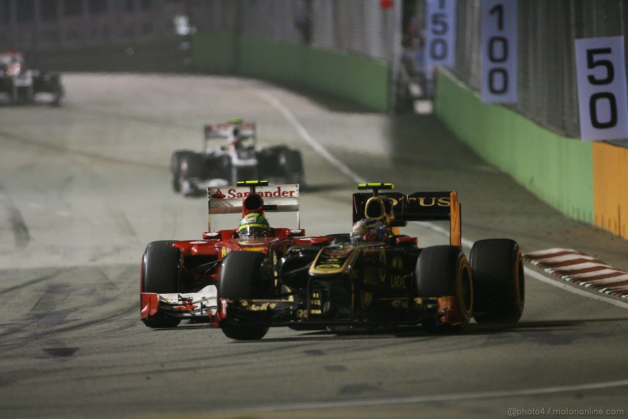 GP SINGAPORE, 25.09.2011- Gara, Felipe Massa (BRA), Ferrari, F-150 Italia e Vitaly Petrov (RUS), Lotus Renault GP, R31 