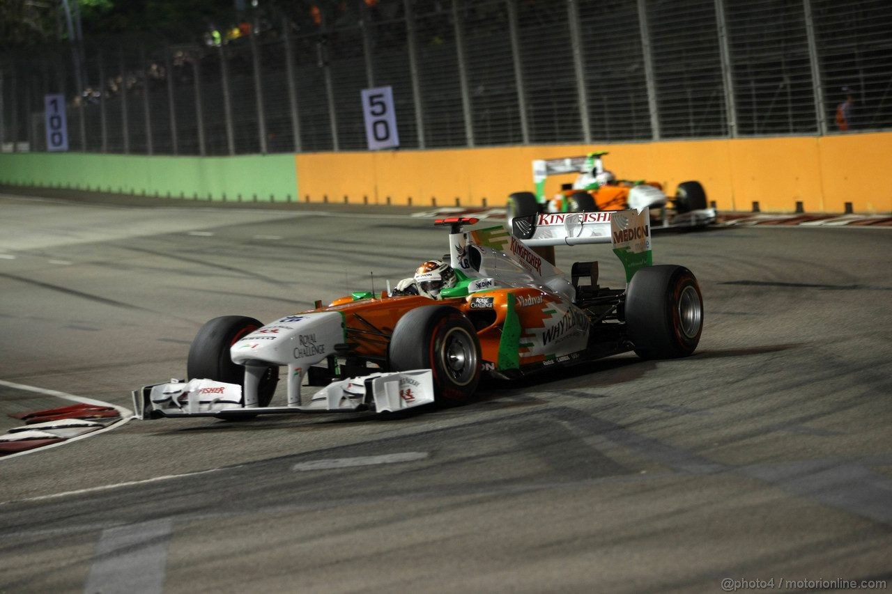 GP SINGAPORE, 25.09.2011- Gara, Adrian Sutil (GER), Force India F1 Team, VJM04 davanti a Paul di Resta (GBR) Force India VJM04 