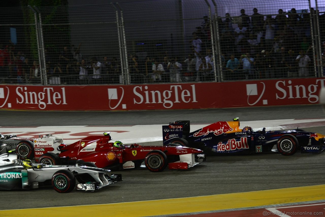 GP SINGAPORE, 25.09.2011- Gara, Start of the race, Nico Rosberg (GER), Mercedes GP Petronas F1 Team, MGP W02, Felipe Massa (BRA), Ferrari, F-150 Italia e Mark Webber (AUS), Red Bull Racing, RB7 