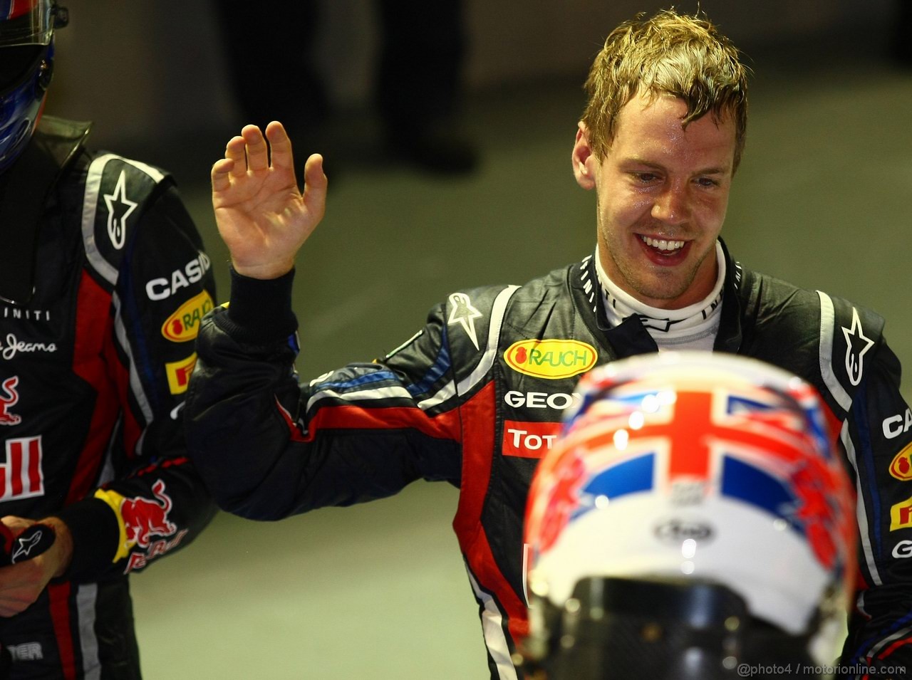 GP SINGAPORE, 25.09.2011- Gara, Sebastian Vettel (GER), Red Bull Racing, RB7 vincitore e  Jenson Button (GBR), McLaren  Mercedes, MP4-26, secondo