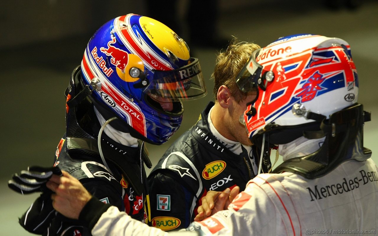 GP SINGAPORE, 25.09.2011- Gara, Sebastian Vettel (GER), Red Bull Racing, RB7 vincitore, Jenson Button (GBR), McLaren  Mercedes, MP4-26, secondo e Mark Webber (AUS), Red Bull Racing, RB7 terzo