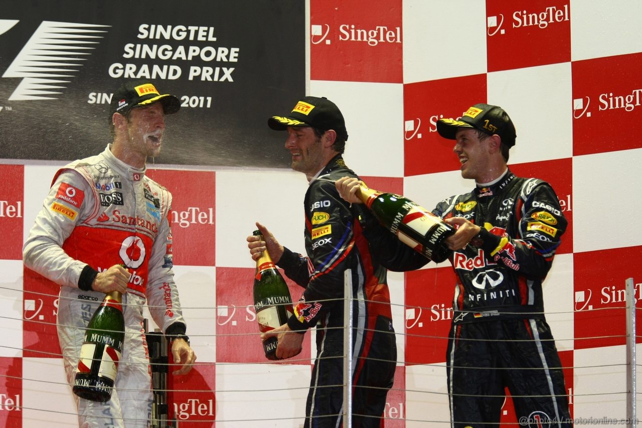 GP SINGAPORE, 25.09.2011- Gara, Sebastian Vettel (GER), Red Bull Racing, RB7 vincitore, Jenson Button (GBR), McLaren  Mercedes, MP4-26, secondo e Mark Webber (AUS), Red Bull Racing, RB7 terzo 