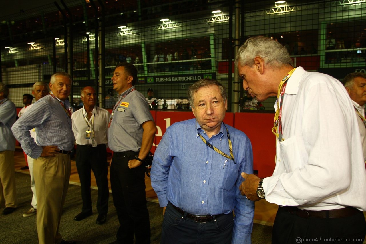 GP SINGAPORE, 25.09.2011- Gara, Dr. Angelo Sticchi Damiani (ITA) Aci Csai President, Mario Isola (ITA), Sporting Director Pirelli, Jean Todt (FRA), President FIA e Marco Tronchetti Provera (ITA), Pirelli's President 