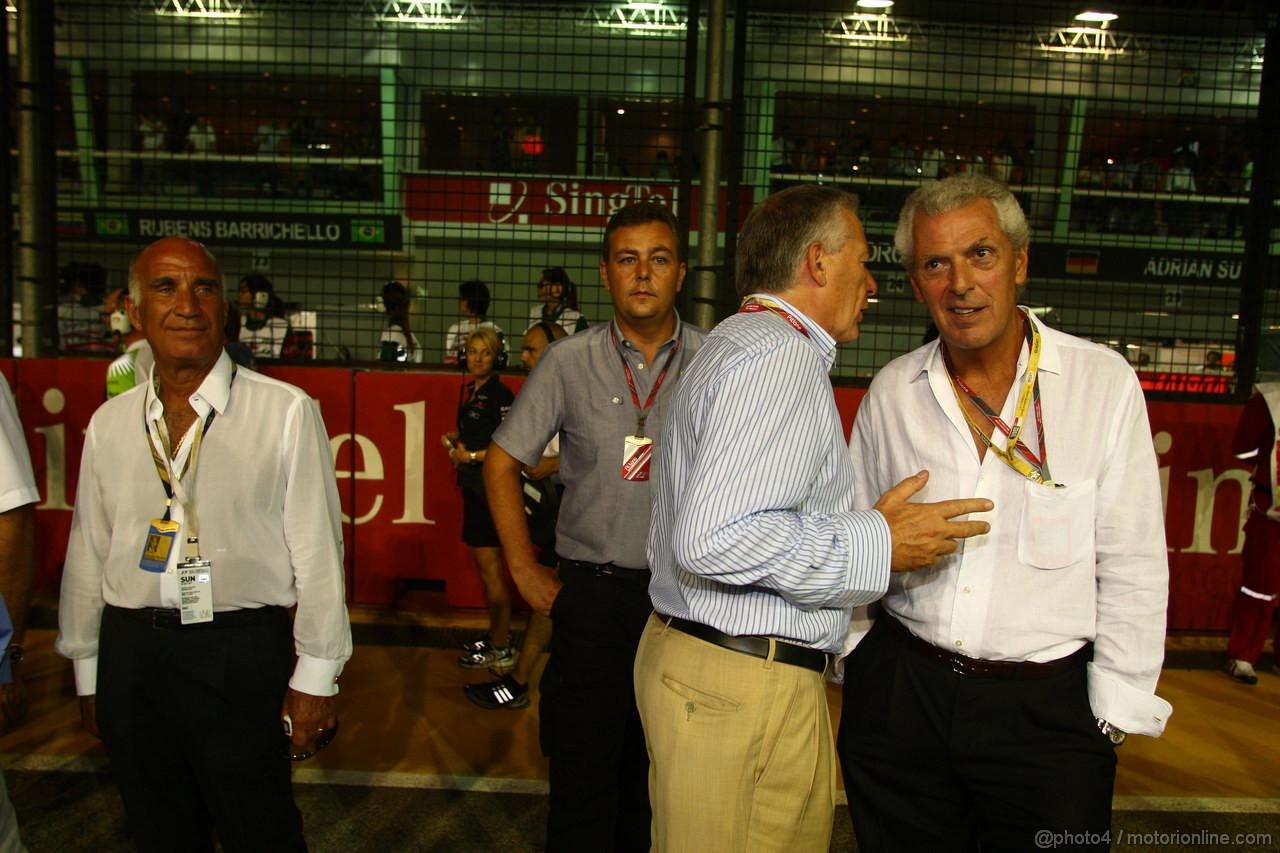 GP SINGAPORE, 25.09.2011- Gara, Dr. Angelo Sticchi Damiani (ITA) Aci Csai President, Mario Isola (ITA), Sporting Director Pirelli  e Marco Tronchetti Provera (ITA), Pirelli's President 