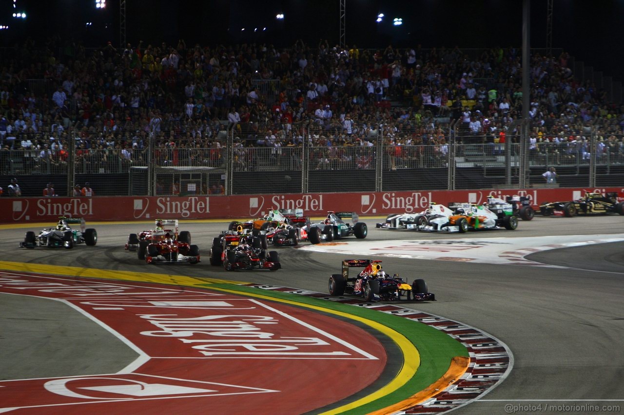 GP SINGAPORE, 25.09.2011- Gara, Start of the race, Sebastian Vettel (GER), Red Bull Racing, RB7 