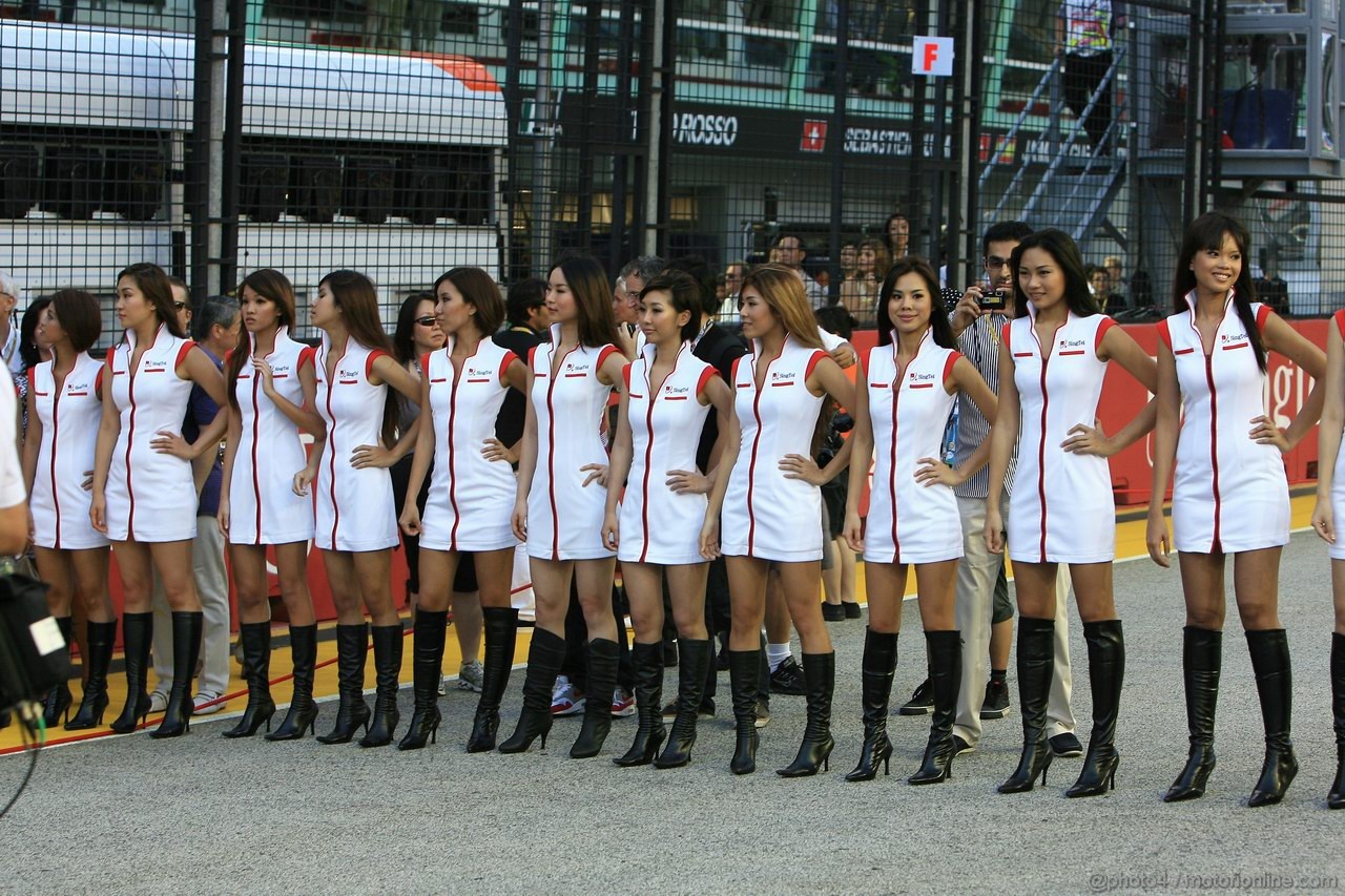 GP SINGAPORE, 25.09.2011- Gara, grid girl, pitbabess 