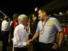 GP SINGAPORE, 25.09.2011- Gara, Bernie Ecclestone (GBR), President e CEO of Formula One Management  e Paul Hembery, Pirelli Motorspor Director 