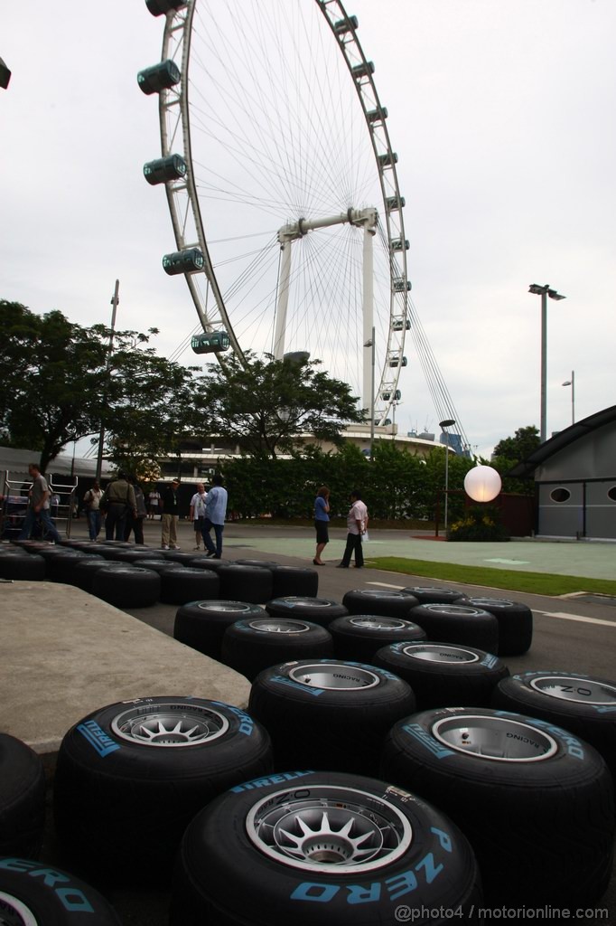 GP SINGAPORE, 22.09.2011- Pirelli Tyres e OZ Wheels 